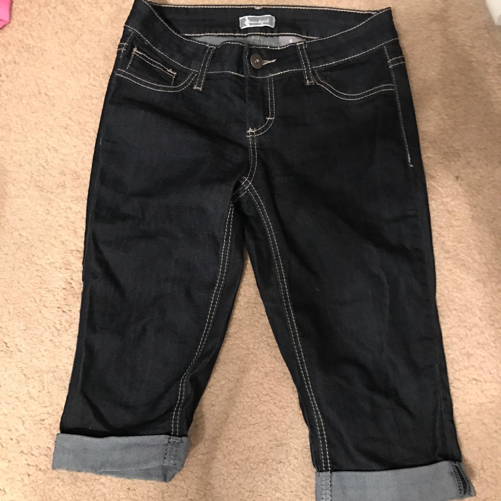 Soundgirl capris size 5 but fits size 2-3 in women
